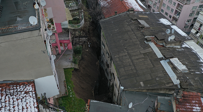 Başkan Aktaş, toprak kaymasının yaşandığı bölgeyi inceledi