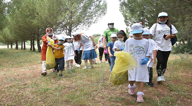 Torbalı’da vatandaşlar belediyeyle el ele 20 ton çöp topladı