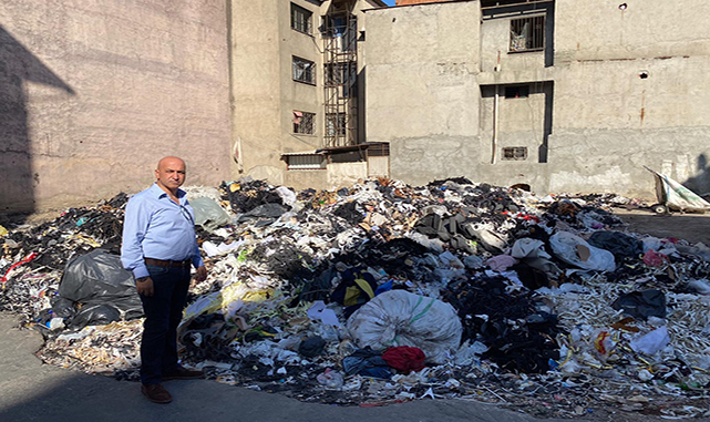 Devasa çöplere, AK Parti Bornova'dan tepki