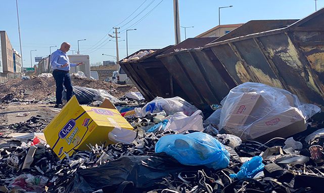 Devasa çöplere, AK Parti Bornova'dan tepki