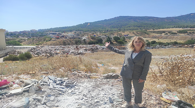 AK Partili Keseli:Karşıyaka Belediyesi, sanayi esnafını çöp içinde bıraktı!