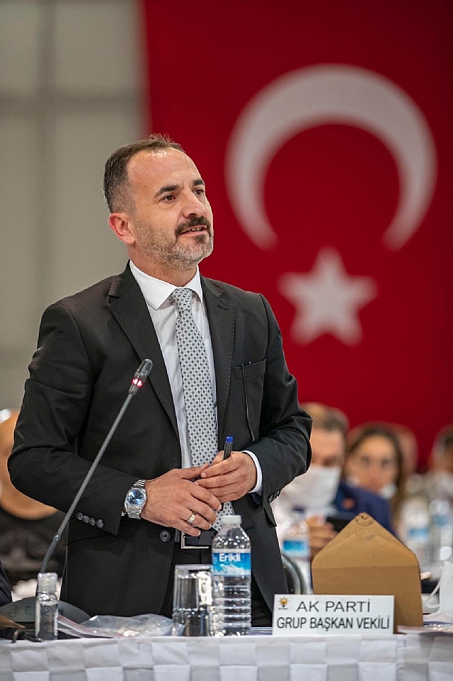 AK Partili Hızal, İzmir Büyükşehir Belediyesi'nin ağaçları kestiği görüntüleri paylaştı