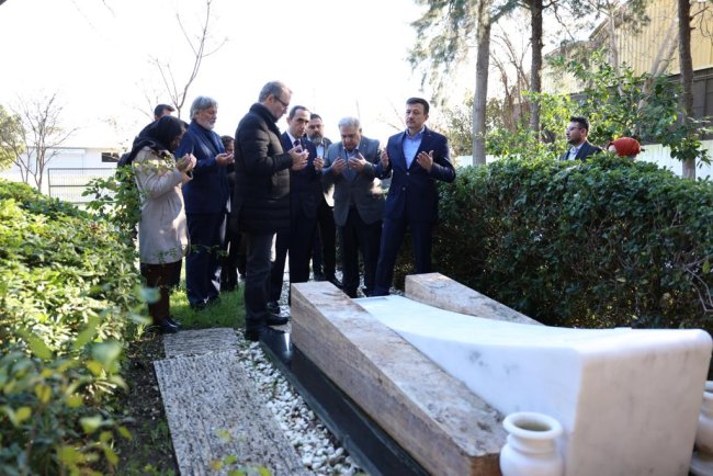 İzmir Büyükşehir Belediye Başkan Adayı Dağ'dan Piriştina'nın mezarına ve Kocaoğlu'na ziyaret