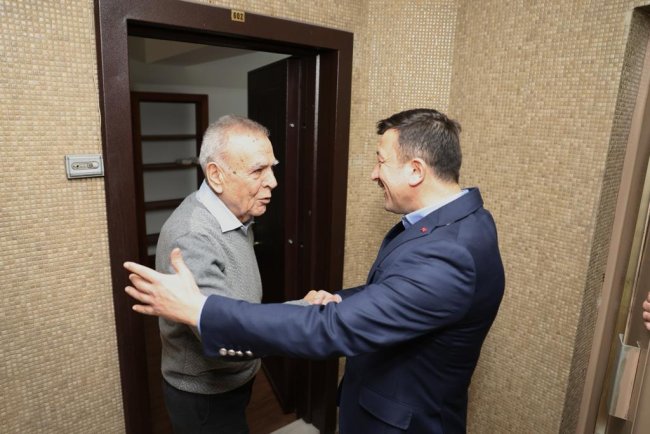 İzmir Büyükşehir Belediye Başkan Adayı Dağ'dan Piriştina'nın mezarına ve Kocaoğlu'na ziyaret