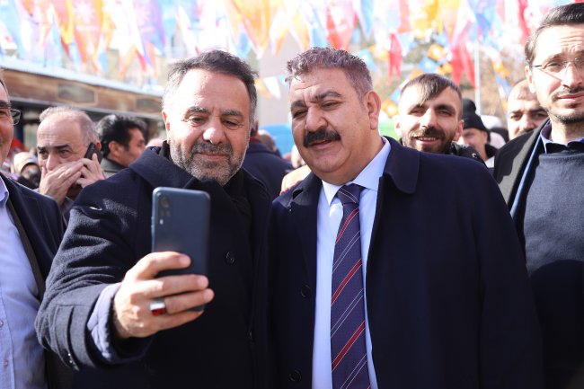 Sunar’a sevgi ve destek gösterisi