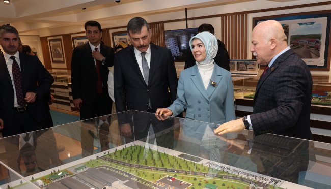 Bakan Özdemir Büyükşehir Belediyesini ziyaret etti