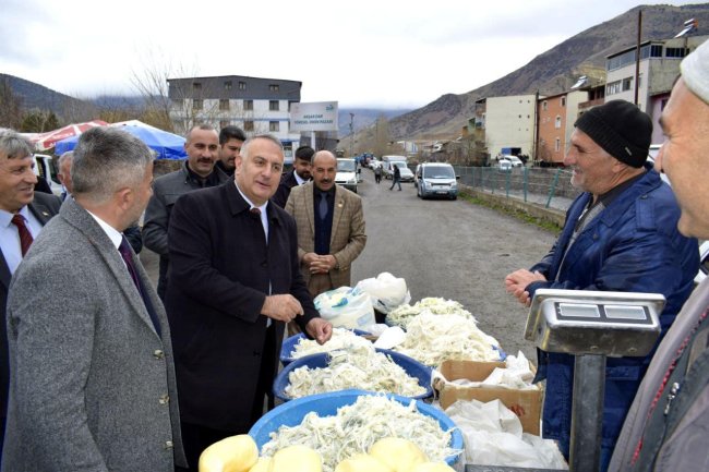 Başkan Bedir pazar esnafını ziyaret etti
