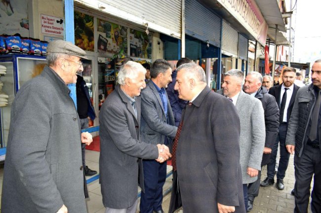 Başkan Bedir pazar esnafını ziyaret etti