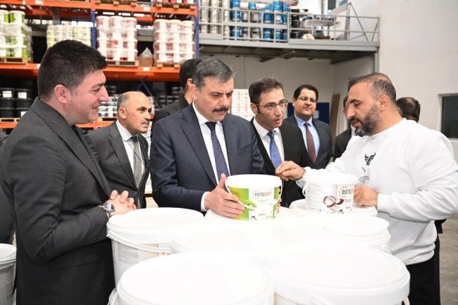 Vali Çiftçi Şahika Boya Fabrikasını ziyaret etti
