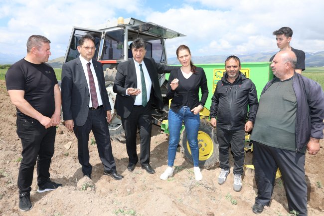 ETB BAŞKANI HAKAN ORAL: EKİMİ GERÇEKLEŞTİRDİĞİMİZ MOR PATATES , ŞEHRİMİZE VE BÖLGEMİZE HAYIRLI OLSUN