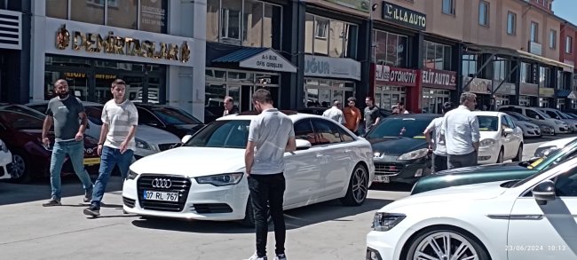 Erzurum'da Ücretsiz Açık Oto Pazarı Renkli Geçti