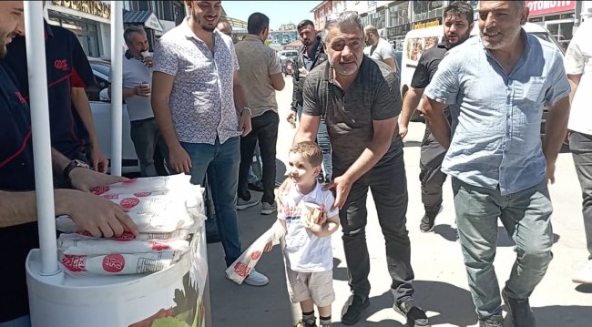 Erzurum'da Ücretsiz Açık Oto Pazarı Renkli Geçti