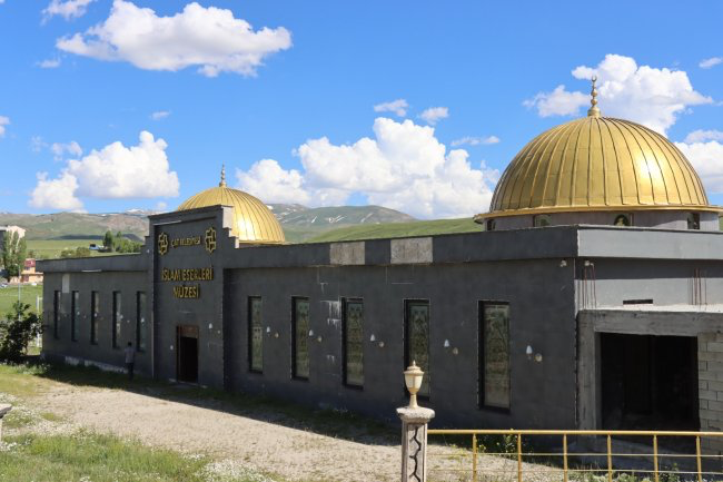 Çat Belediye Başkanı Arif Hikmet Kılıç'ın Sessizliği Tepkilere Yol Açıyor