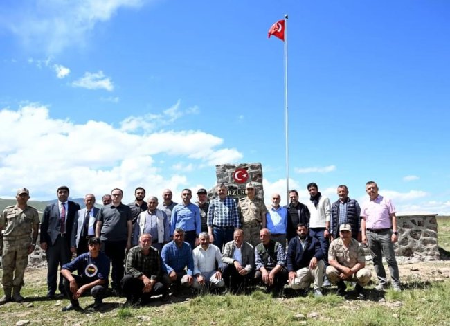 Valisi Mustafa Çiftçi, Erzurum Düşünce Hareketi'nin gündeme taşıdığı Dumlubaba suyunun kaynağında incelemelerde bulundu