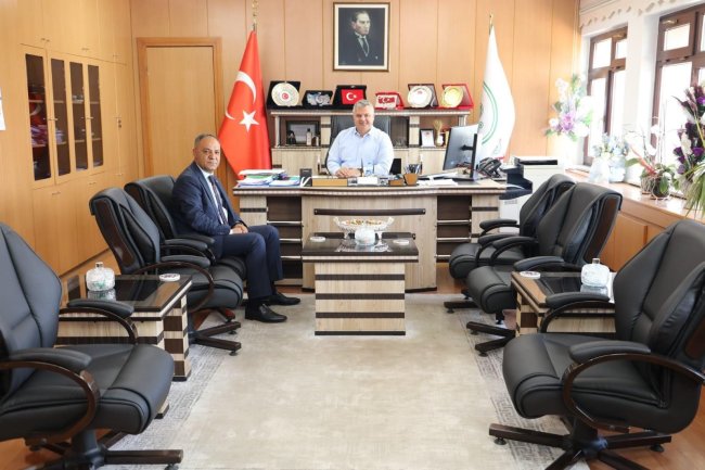 Ilıca Mahallesi Muhtarı Özkan Sekmen çalışmalarıyla takdir topluyor