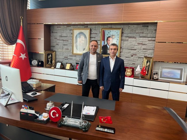 Ilıca Mahallesi Muhtarı Özkan Sekmen çalışmalarıyla takdir topluyor