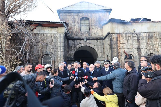 Yangınla ilgili detaylı inceleme yapılıyor