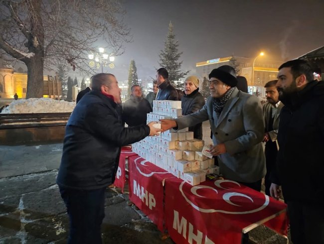 MHP Yakutiye İlçe Başkanlığı'ndan Regaip Kandili'nde Kandil Simidi İkramı