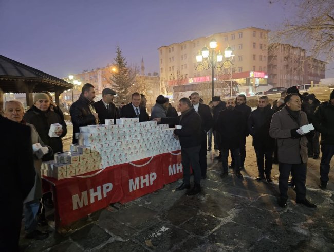 MHP Yakutiye İlçe Başkanlığı'ndan Regaip Kandili'nde Kandil Simidi İkramı