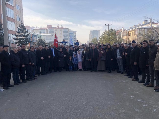 İYİ Parti'ye farklı partilerden 100'e yakın kişi katıldı