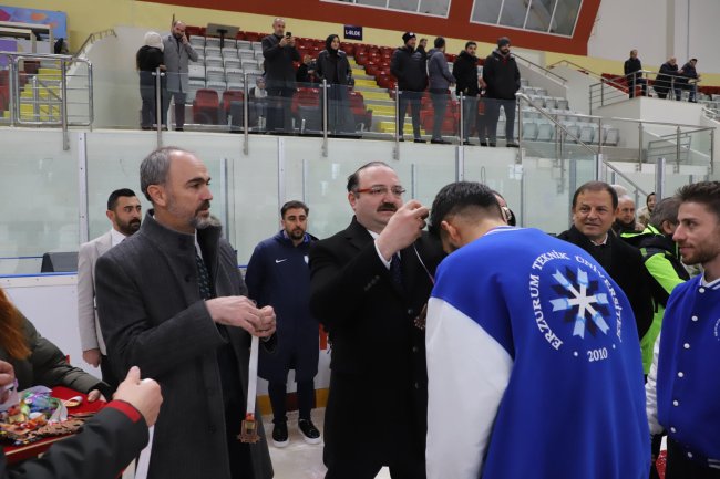 Atatürk Üniversitesi Buz Hokeyinde Zirvede