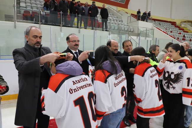Atatürk Üniversitesi Buz Hokeyinde Zirvede