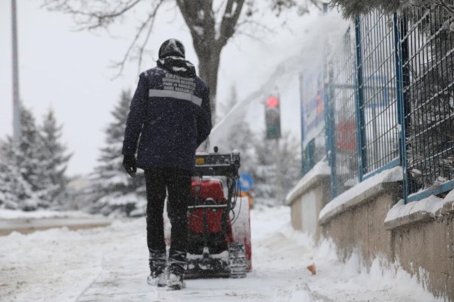 Büyükşehir Belediyesi Karla Mücadele Çalışmalarını Sürdürüyor