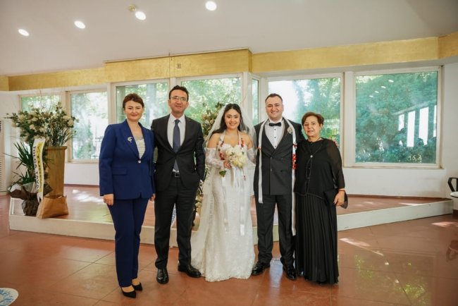 Aşkın ve Mutluluğun İzmir'deki Buluşması : Vuslat Aktaran ve Can Akçay Dünyaevine Girdi