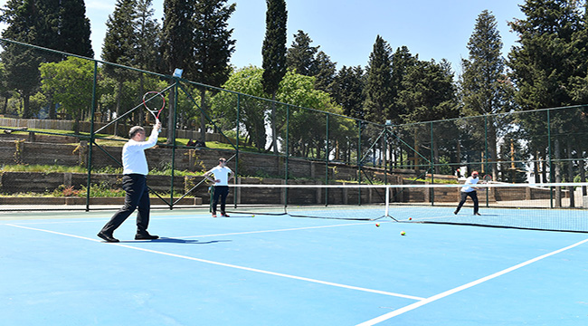 Nakkaştepe Millet bahçesi'nde tenis dersleri
