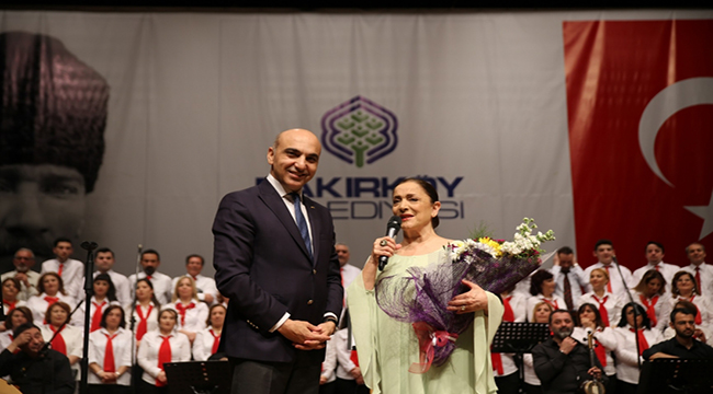 Belkıs Akkale ve Bakırköy belediyesi THM Korosu'ndan muhteşem bahar konseri