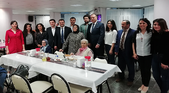Huzurevi'nde anlamlı iftar