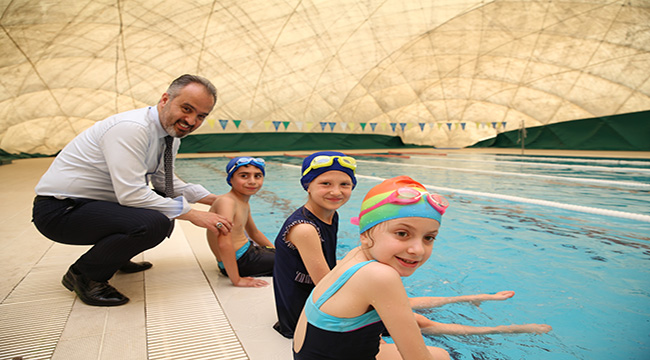 Havuzlar minik kulaçlarla şenlendi