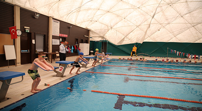 Havuzlar minik kulaçlarla şenlendi