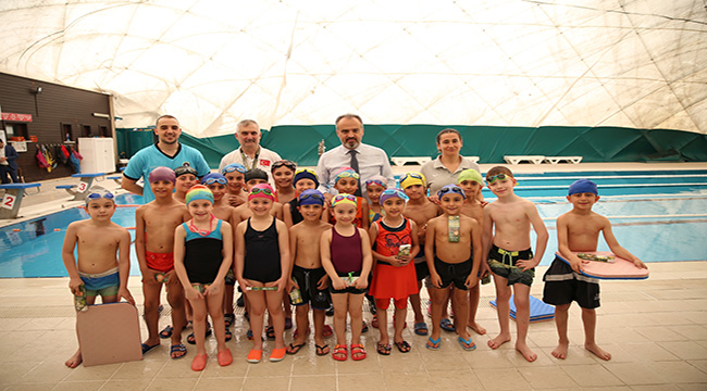 Havuzlar minik kulaçlarla şenlendi