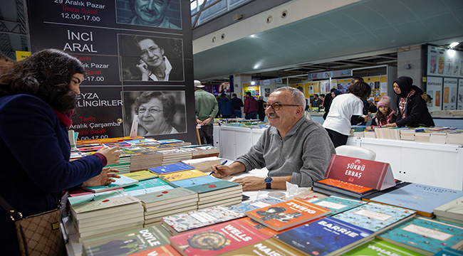 Ünlü yazarlar okurlarıyla buluştu