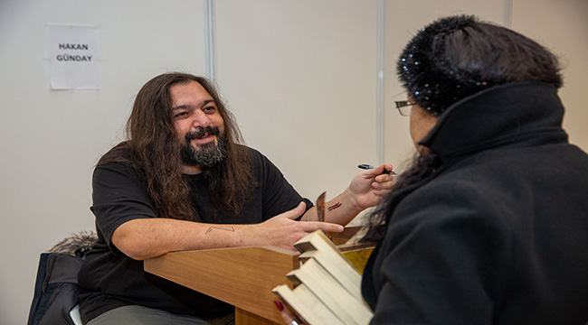 Ünlü yazarlar okurlarıyla buluştu