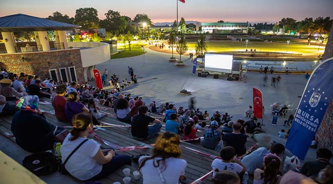 Mesafeli sinemaya yoğun ilgi