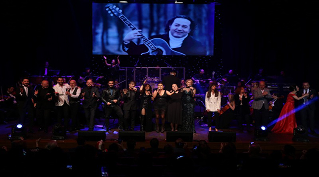 Kayahan unutulmaz şarkılarıyla anıldı