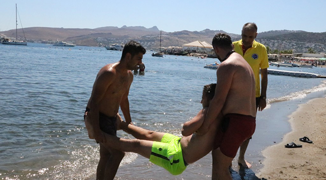 BODRUM HALK PLAJLARINDA CANKURTARANLAR GÖREVE HAZIR