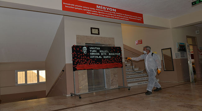 Çiğli'deki okullar sınav öncesi dezenfekte edildi