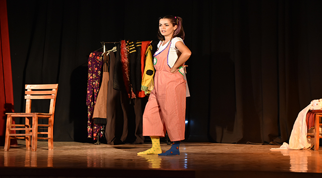 ‘Fısıldaşan Replikler’ isimli oyunu çok beğenildi