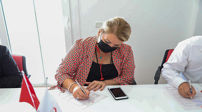 BAŞKAN ARAS, TÜRKİYE KIZILAY DERNEĞİ ÜYESİ OLDU