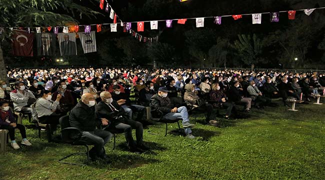 EFELER HALKI "HAVA SOĞUK" DEMEDİ TİYATROYA KOŞTU