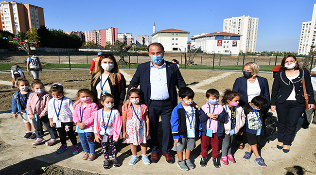 KÜÇÜK BAHÇIVANLAR İLK FİDELERİNİ DİKTİ