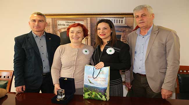 BOSNALI KADINLARIN BAŞKAN SENGEL İLE DOSTANE BULUŞMASI