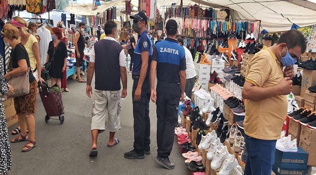 ZABITA BİR HAFTADA 5 BİN 500 MASKE DAĞITTI