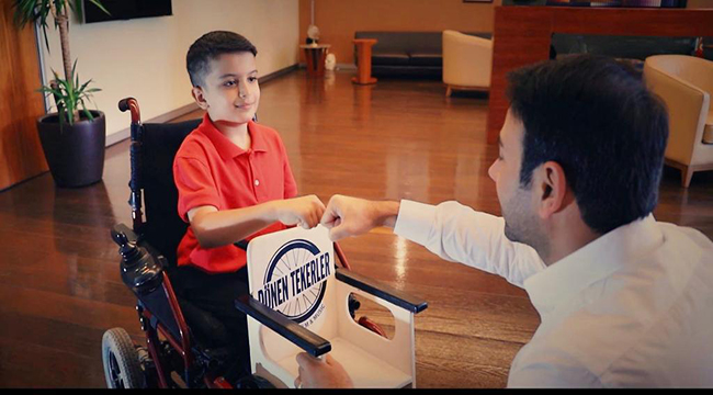 BEŞİKTAŞ ENGELSİZ SANAT TOPLULUĞU'NUN DA YER ALDIĞI ‘DÖNEN TEKERLER’ FİLMİNİN KLİBİ YAYINLANDI