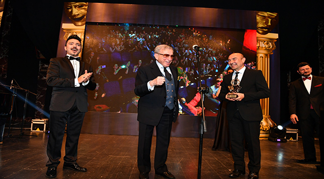 “En İyi Yerel Yönetici” ödülü Başkan Tunç Soyer’in