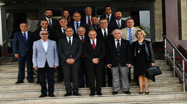 İYİ Parti İzmir İl Başkanı Hüsmen Kırkpınar, Başkan Soyer’i ziyaret etti