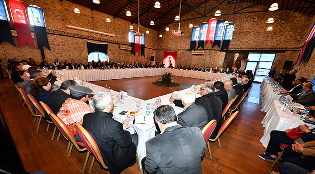 Başkan Soyer'in ilk büyük buluşması üretici kooperatifleriyle gerçekleşti